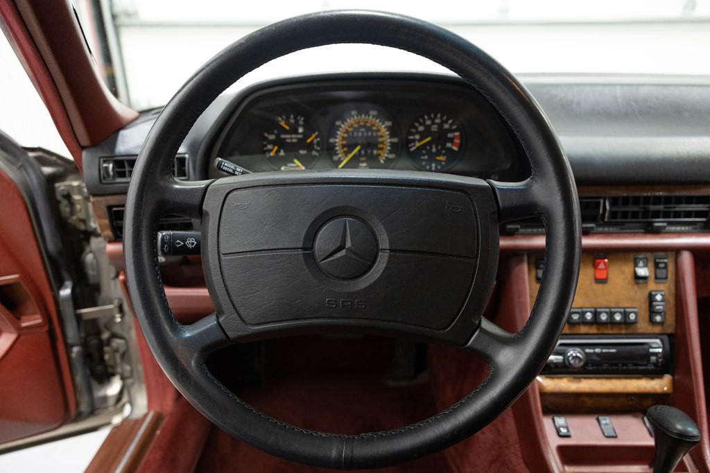 1988 Mercedes-Benz 560-Class Image 39