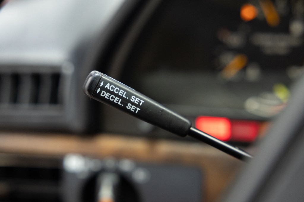 1988 Mercedes-Benz 560-Class Image 41