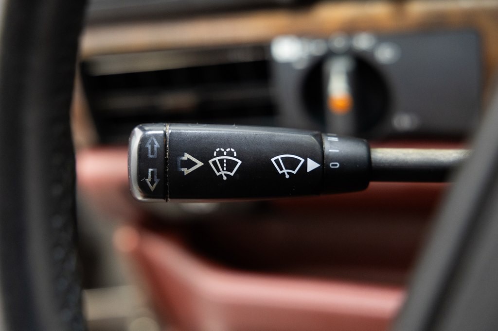 1988 Mercedes-Benz 560-Class Image 42