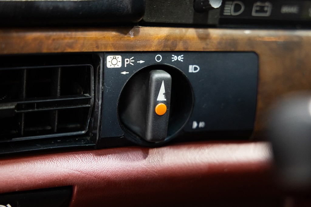 1988 Mercedes-Benz 560-Class Image 43