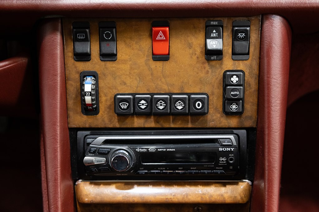 1988 Mercedes-Benz 560-Class Image 46