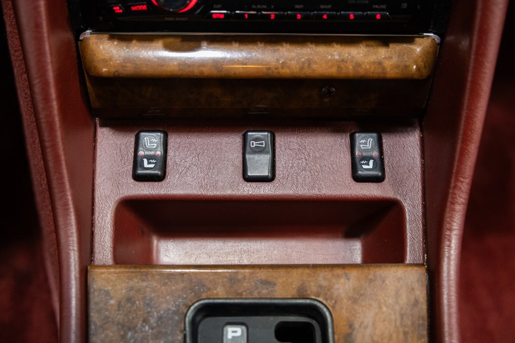 1988 Mercedes-Benz 560-Class Image 47