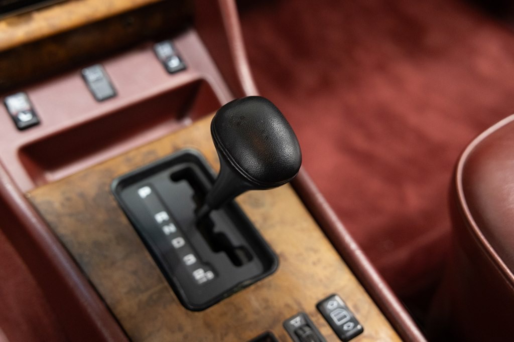 1988 Mercedes-Benz 560-Class Image 48