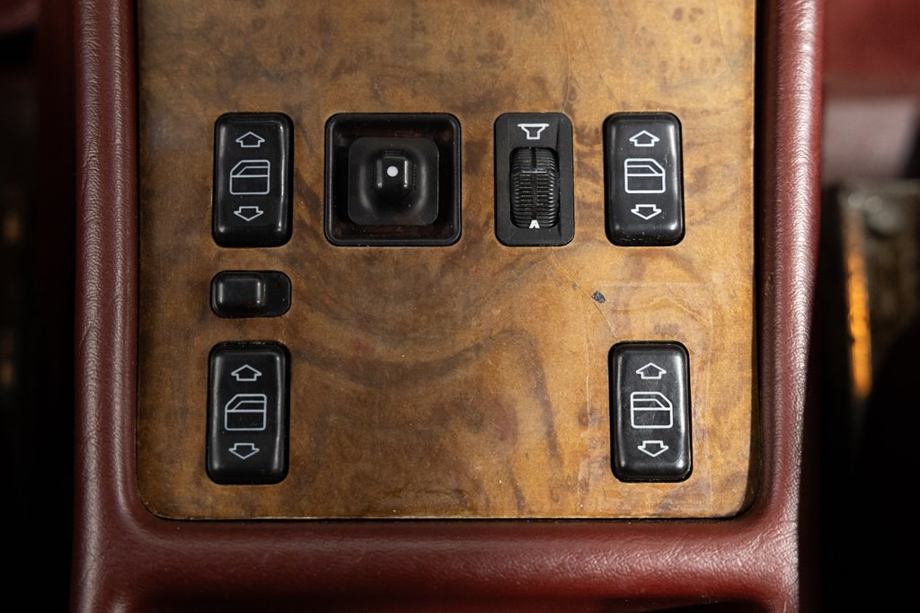 1988 Mercedes-Benz 560-Class Image 50