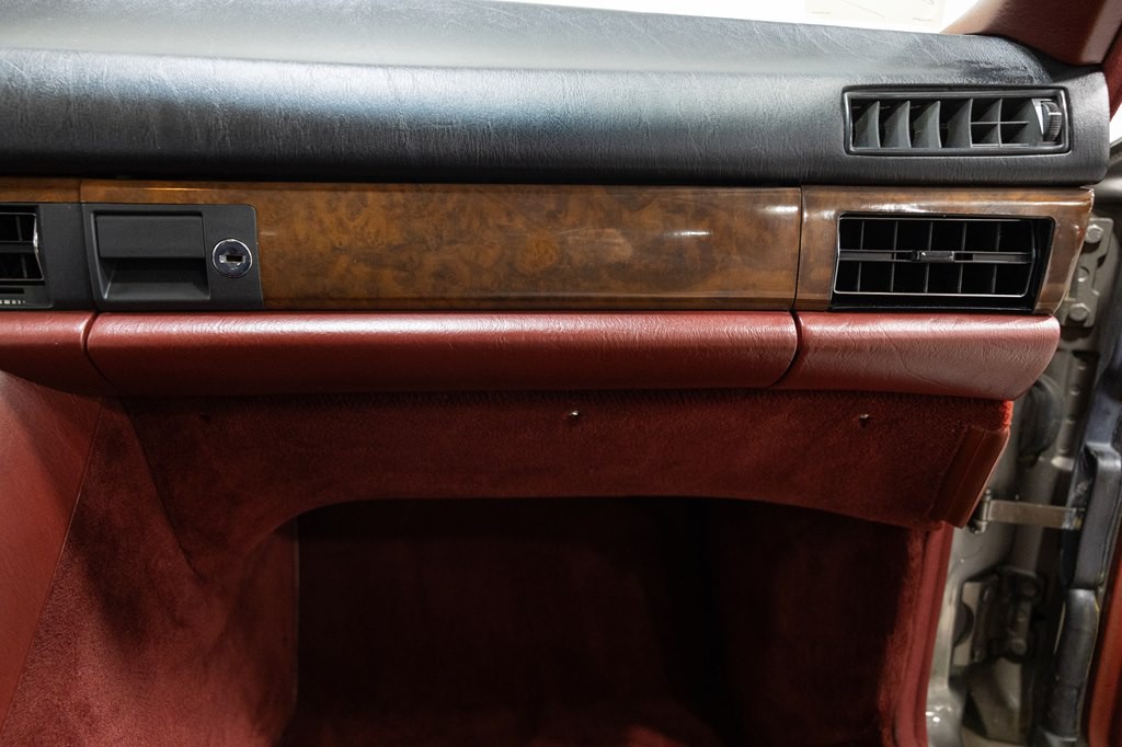 1988 Mercedes-Benz 560-Class Image 54