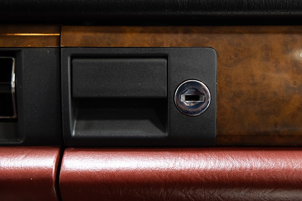 1988 Mercedes-Benz 560-Class Image 56