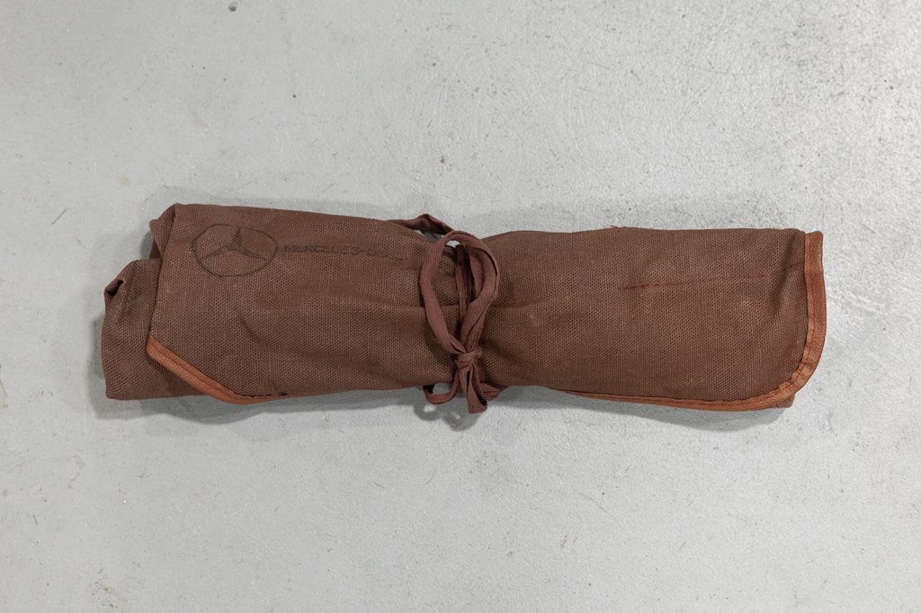 1988 Mercedes-Benz 560-Class Image 72