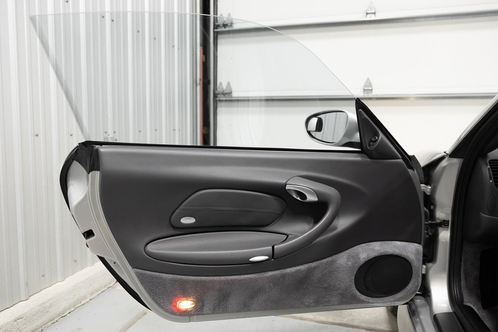 2000 Porsche 911 Image 25