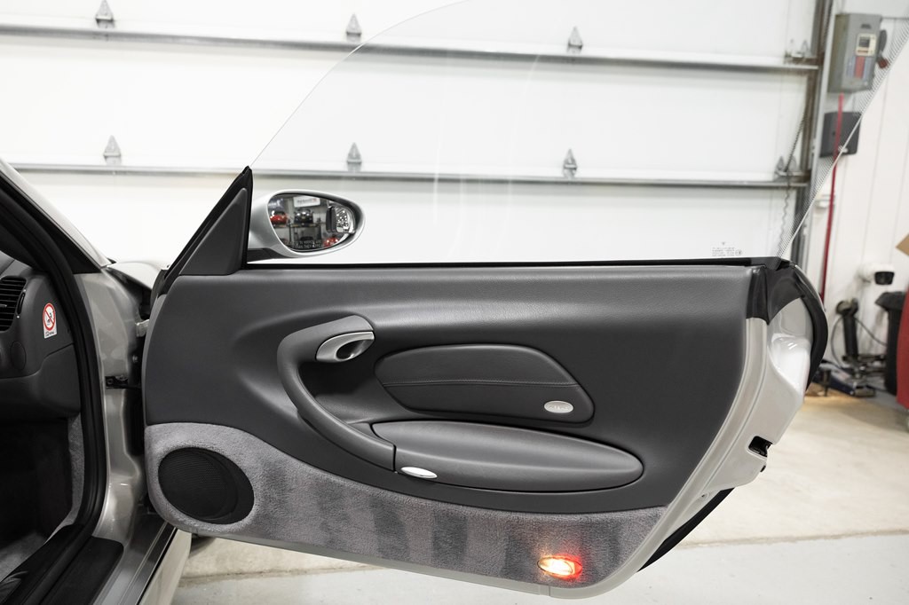 2000 Porsche 911 Image 28
