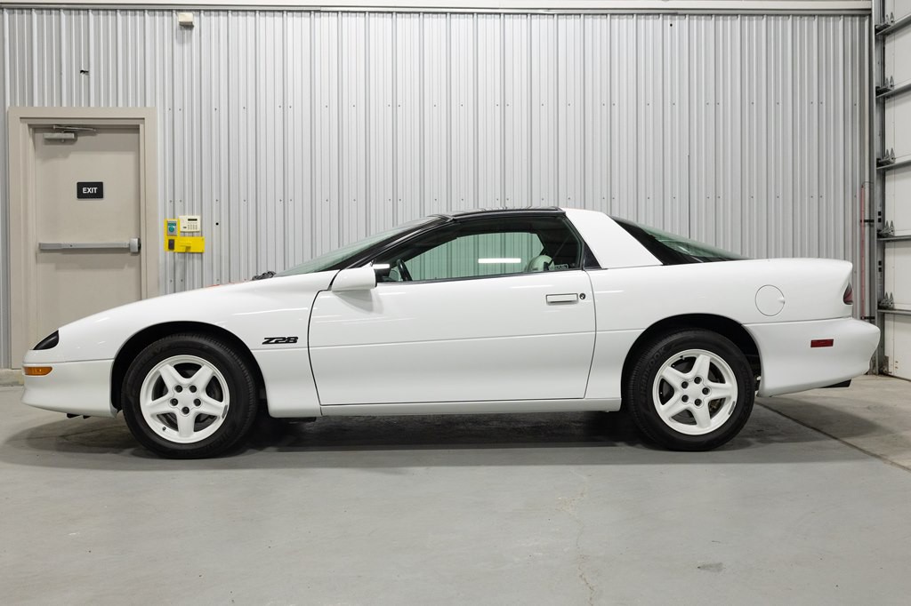 1997 Chevrolet Camaro Image 3