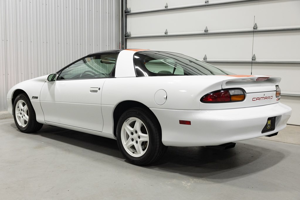 1997 Chevrolet Camaro Image 4