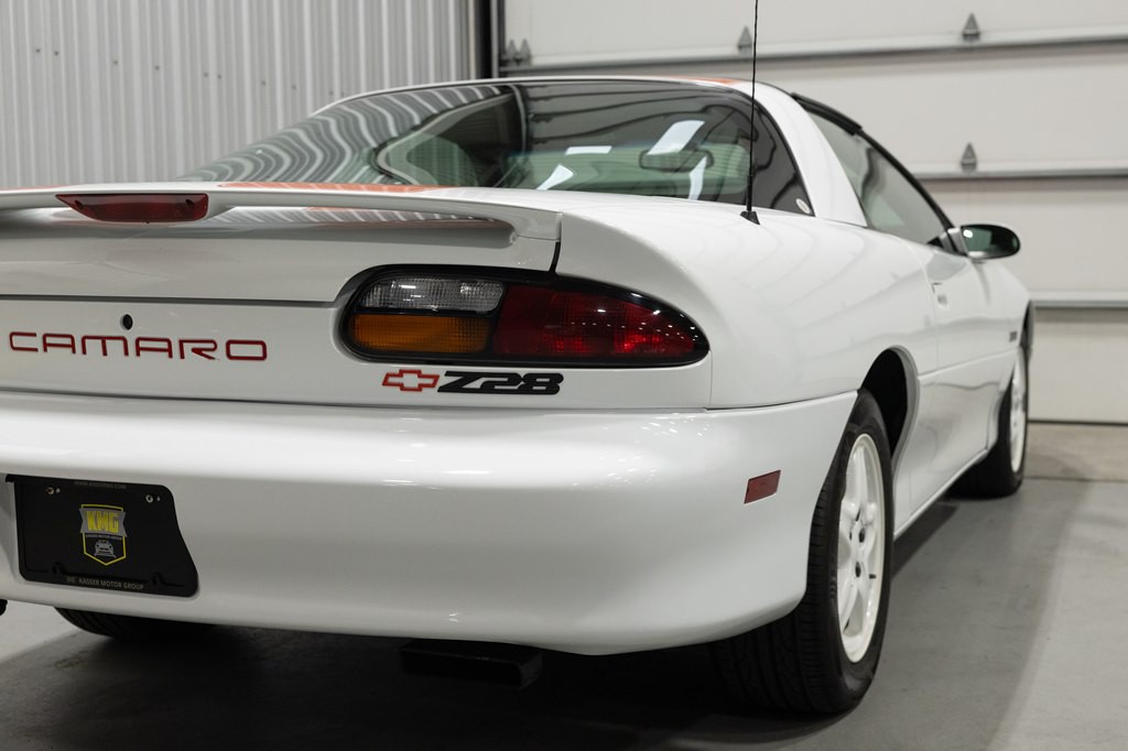 1997 Chevrolet Camaro Image 9