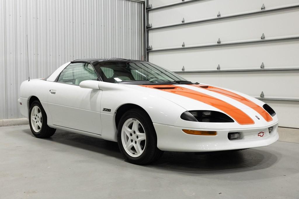 1997 Chevrolet Camaro Image 11