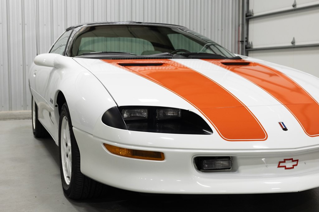 1997 Chevrolet Camaro Image 12