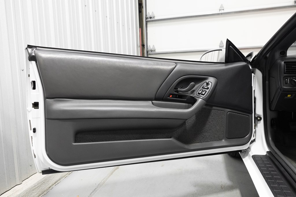 1997 Chevrolet Camaro Image 21