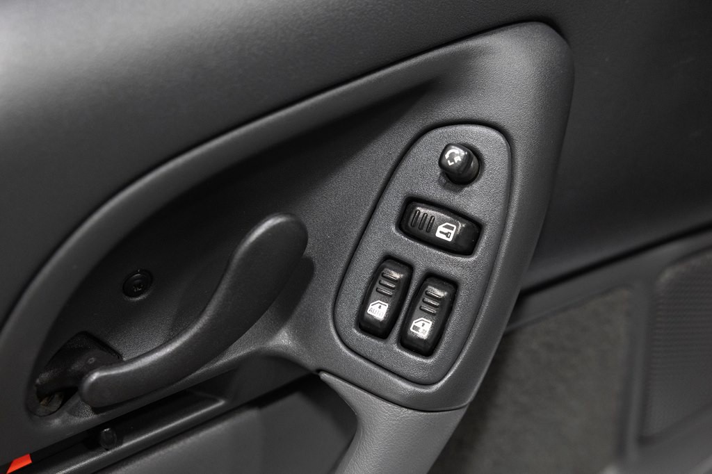 1997 Chevrolet Camaro Image 23