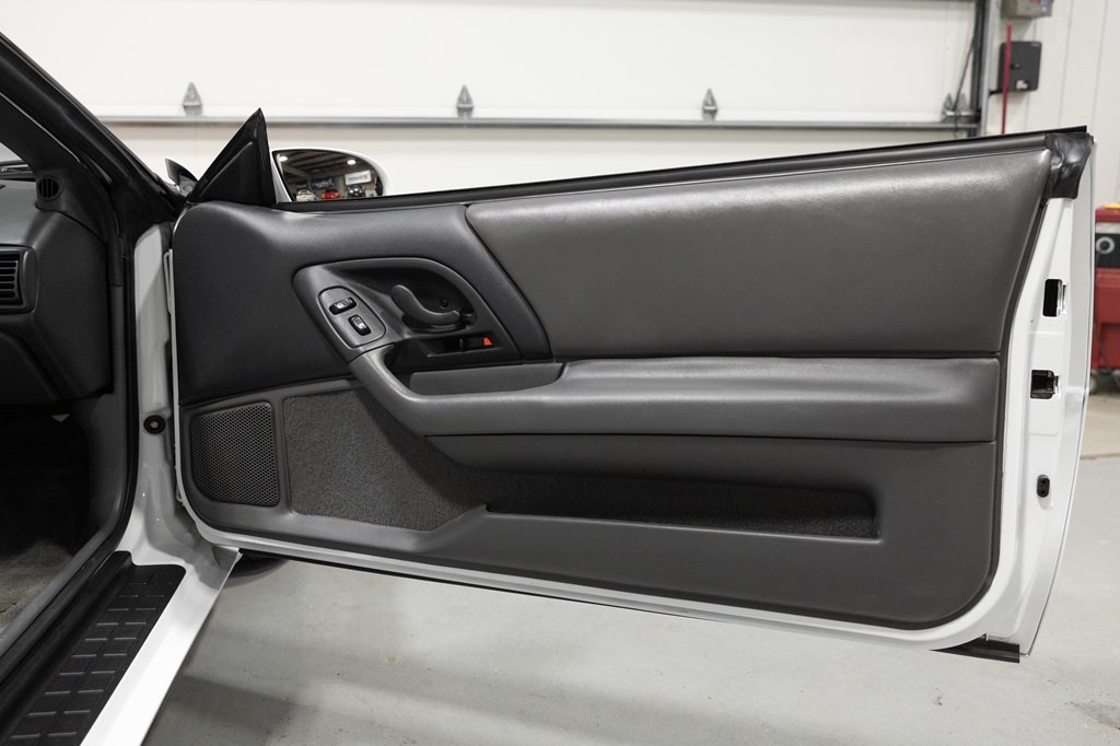 1997 Chevrolet Camaro Image 24