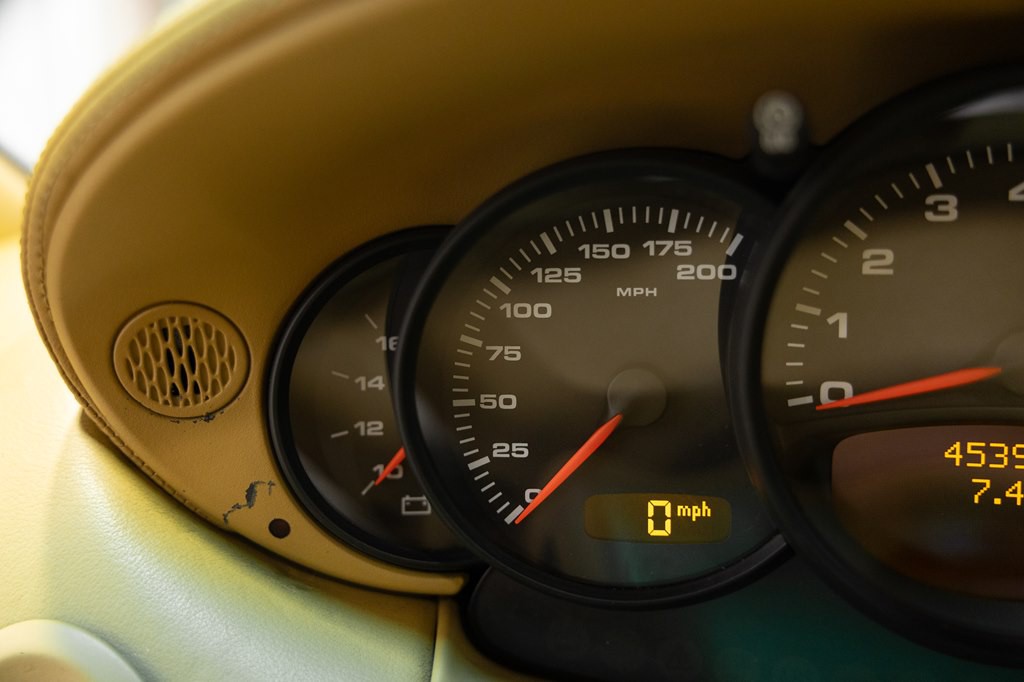 2001 Porsche 911 Image 36