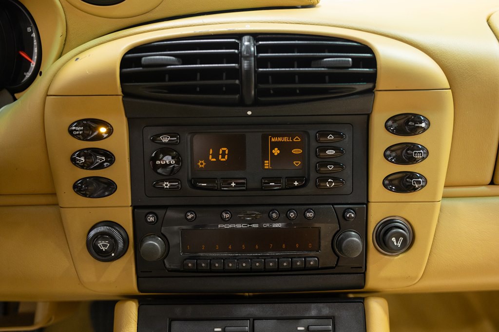 2001 Porsche 911 Image 43