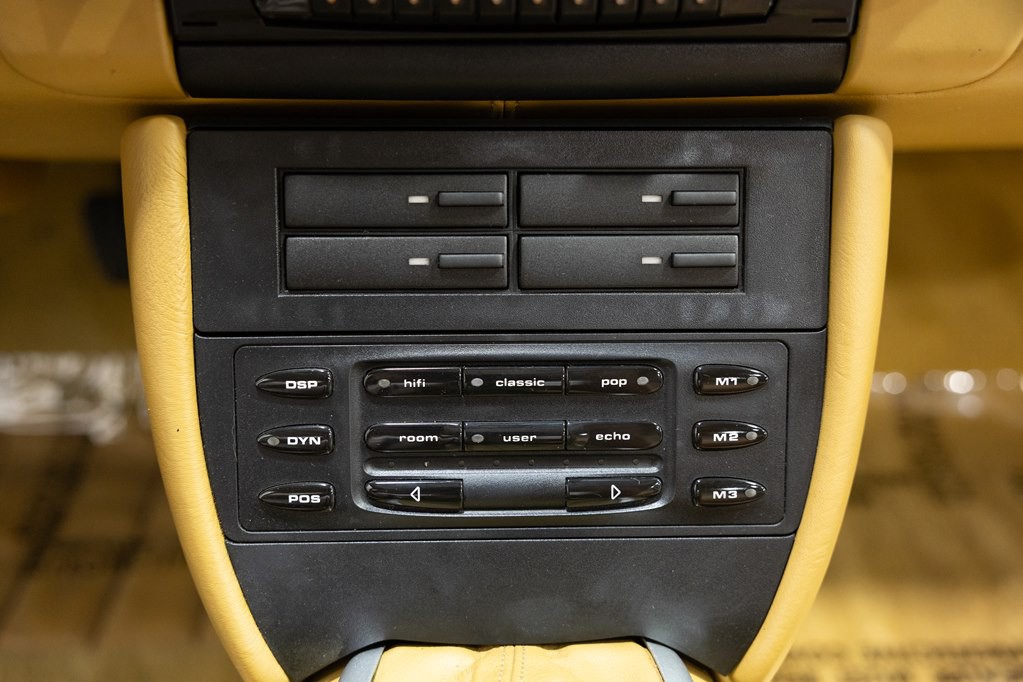 2001 Porsche 911 Image 44