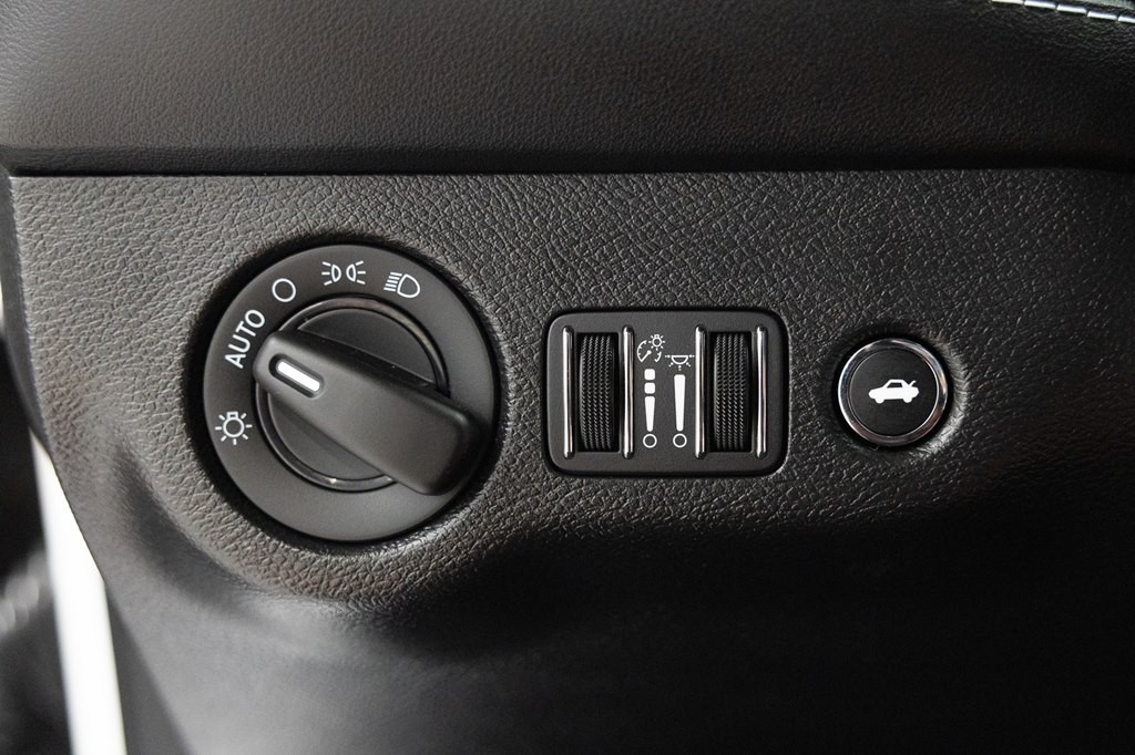 2021 Dodge Challenger Image 32