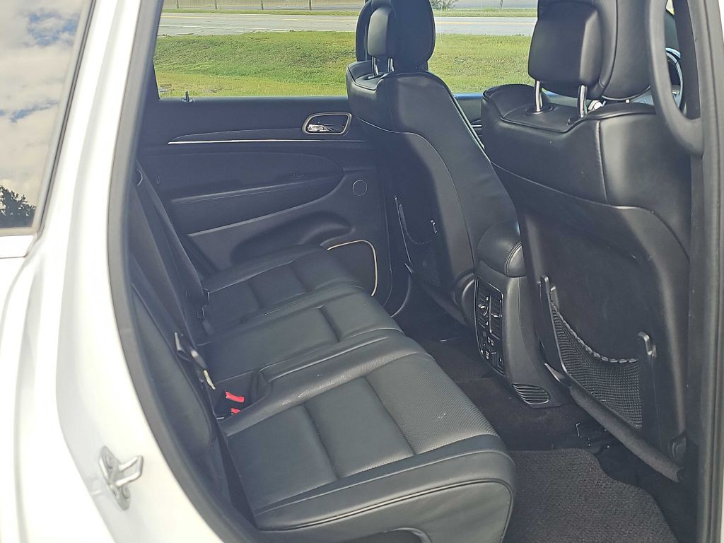 2017 Jeep Grand Cherokee Image 24