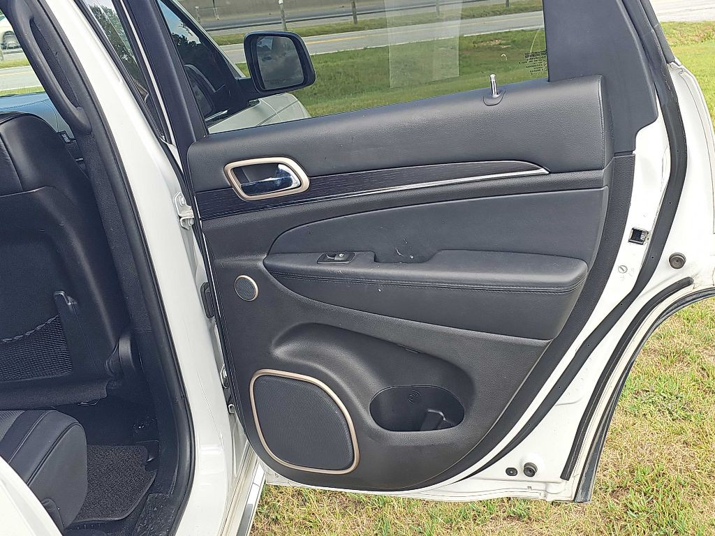 2017 Jeep Grand Cherokee Image 25