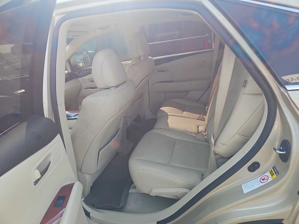 2010 Lexus RX Image 17