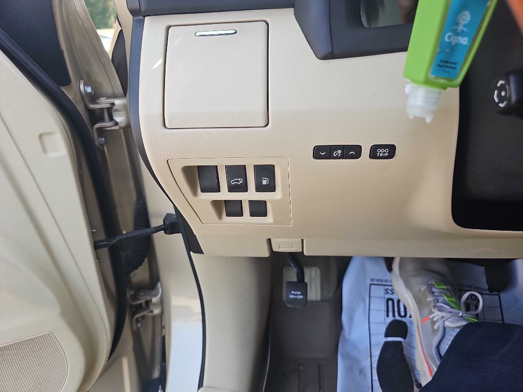 2010 Lexus RX Image 28