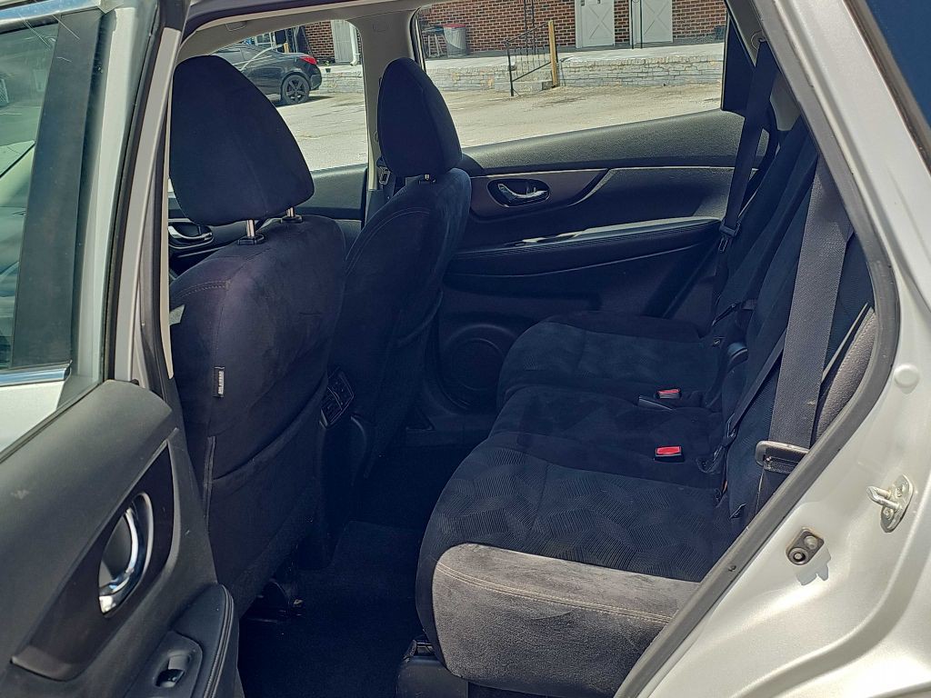 2016 Nissan Rogue Image 17