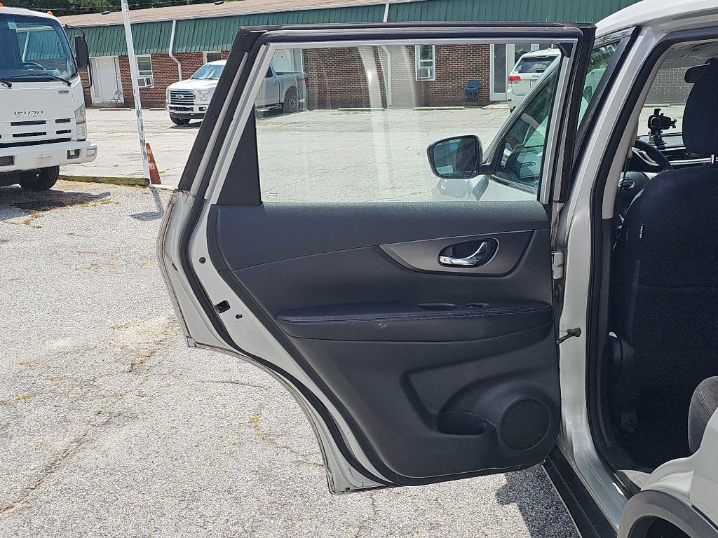 2016 Nissan Rogue Image 18