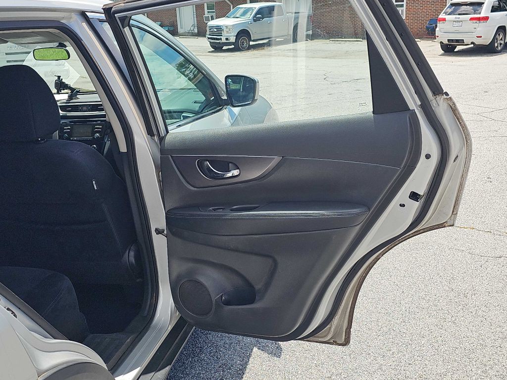 2016 Nissan Rogue Image 21