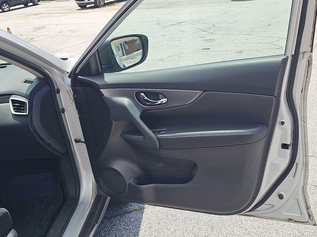 2016 Nissan Rogue Image 22