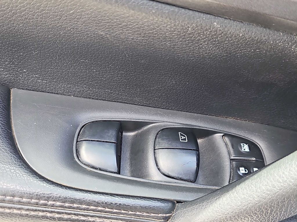 2016 Nissan Rogue Image 39