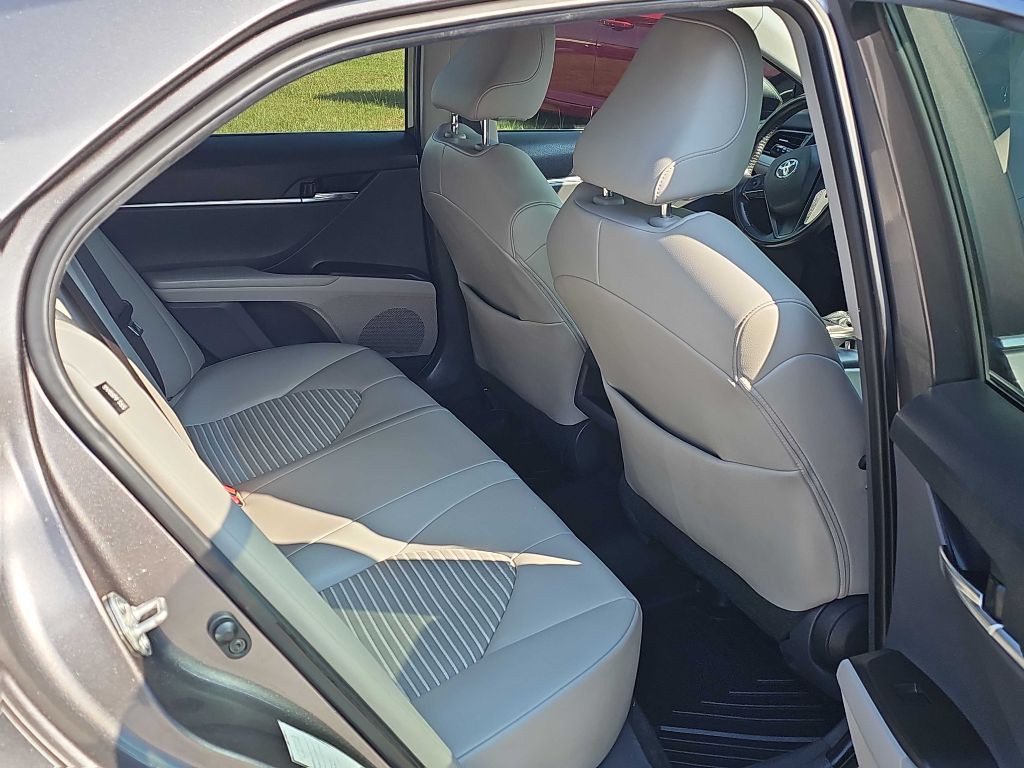 2021 Toyota Camry Image 19