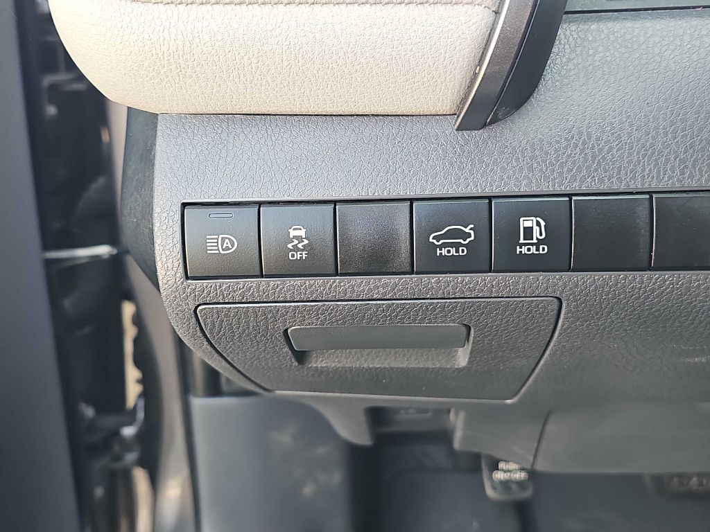 2021 Toyota Camry Image 24
