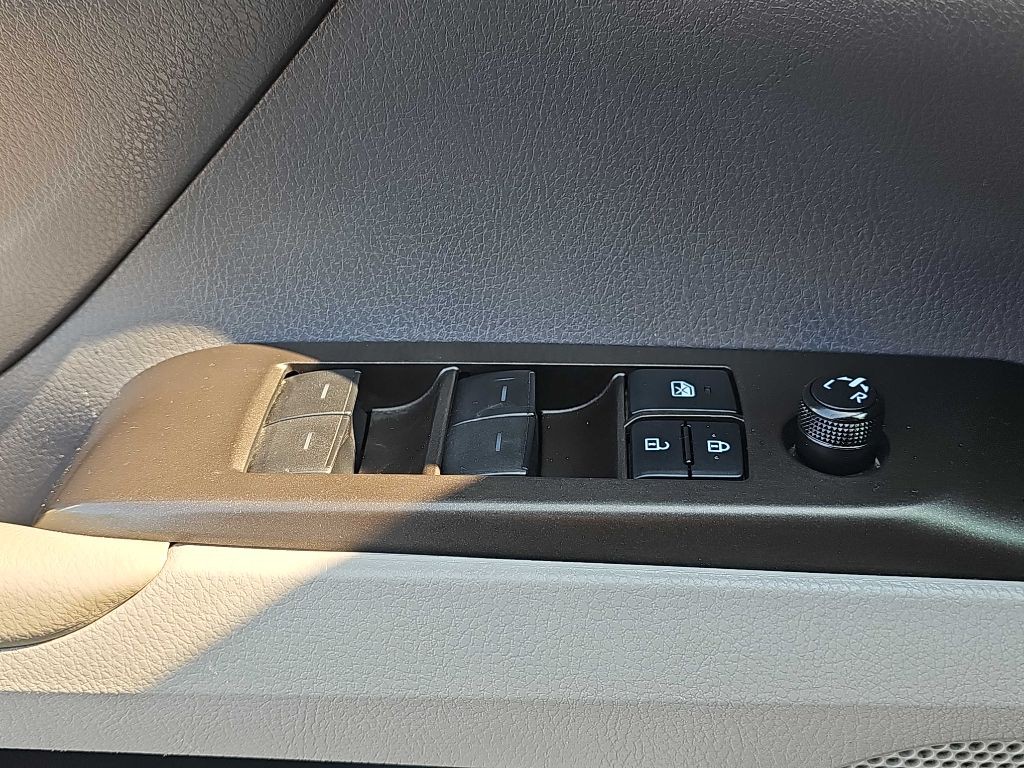 2021 Toyota Camry Image 25