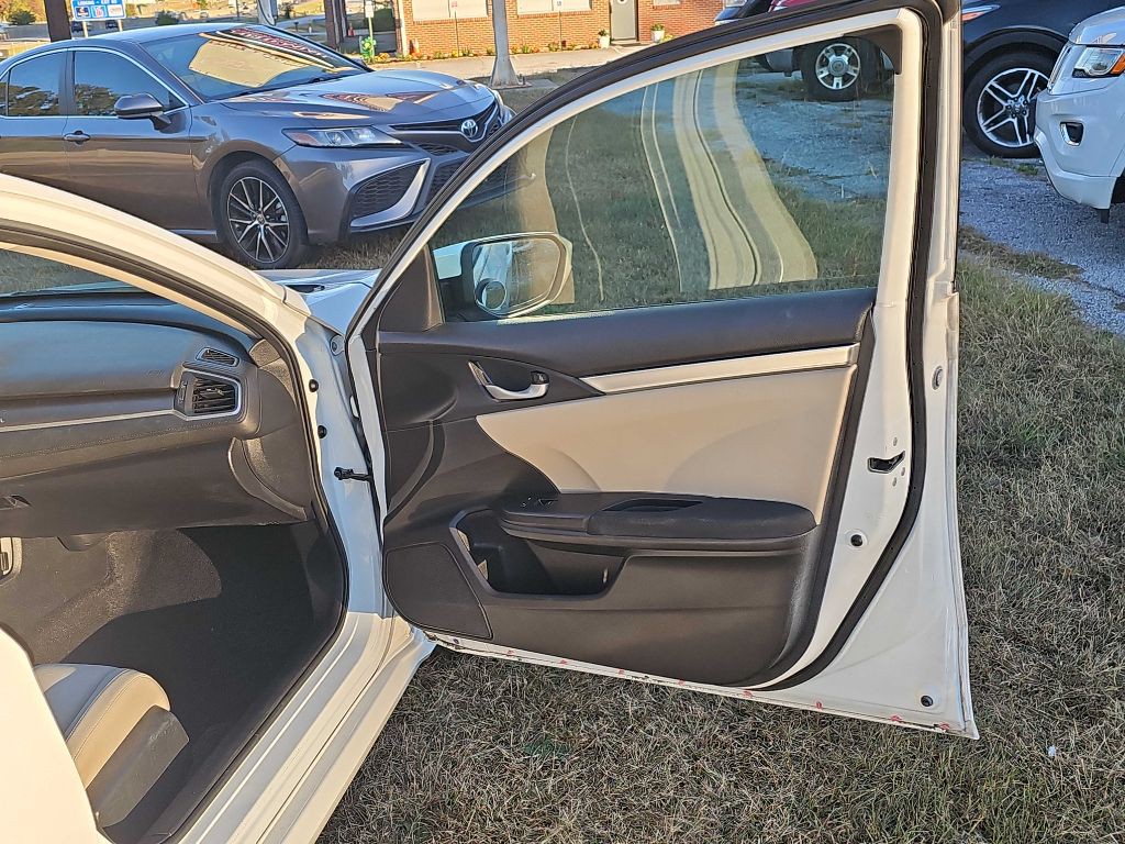 2017 Honda Civic Image 30