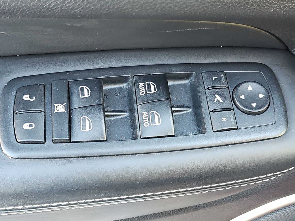 2017 Jeep Grand Cherokee Image 38