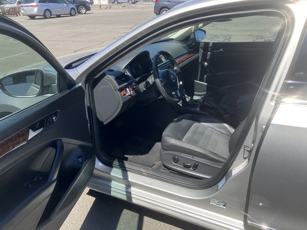 2012 Volkswagen Passat Image 4