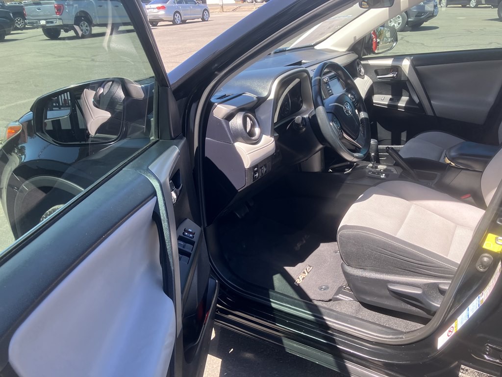 2017 Toyota Rav4 Image 4