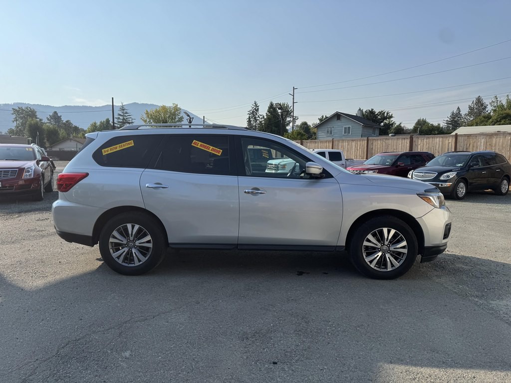 2019 Nissan Pathfinder Image 2