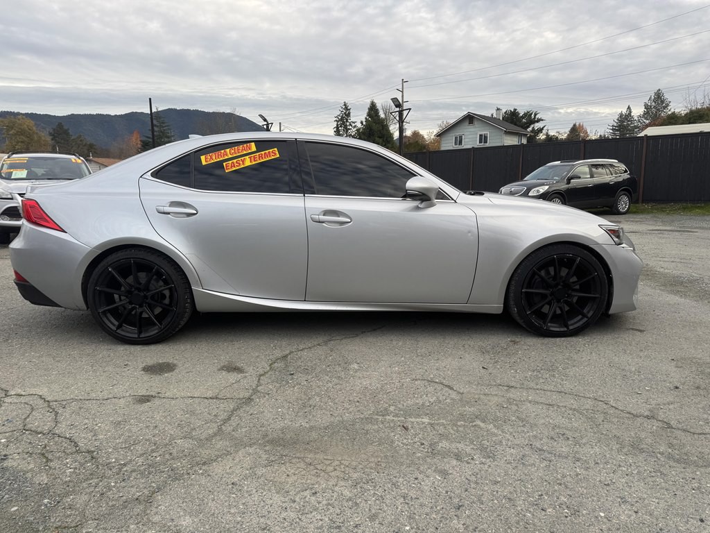 2017 Lexus IS Image 2