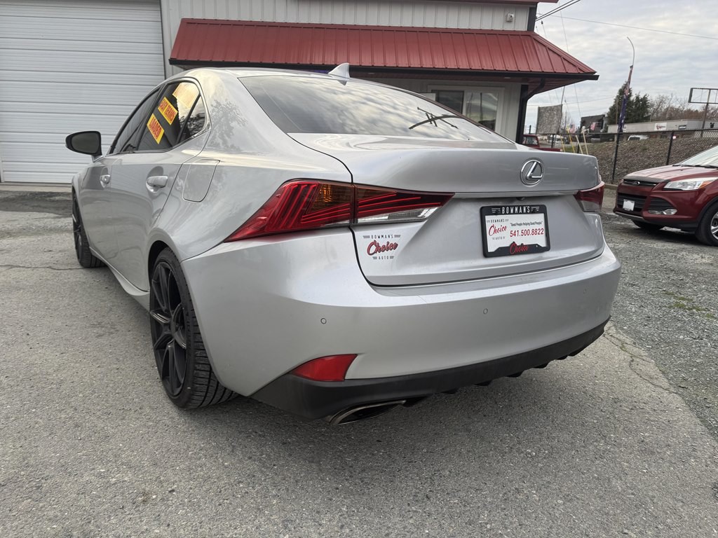 2017 Lexus IS Image 3
