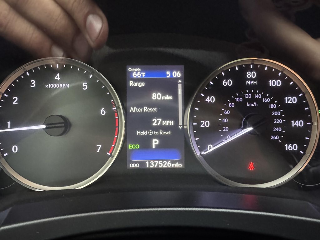 2017 Lexus IS Image 6