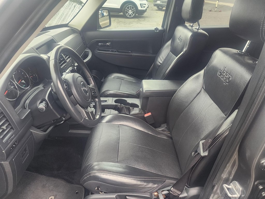 2012 Jeep Liberty Image 4