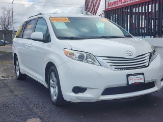 Image for 2015 Toyota Sienna LE ID: 7067996