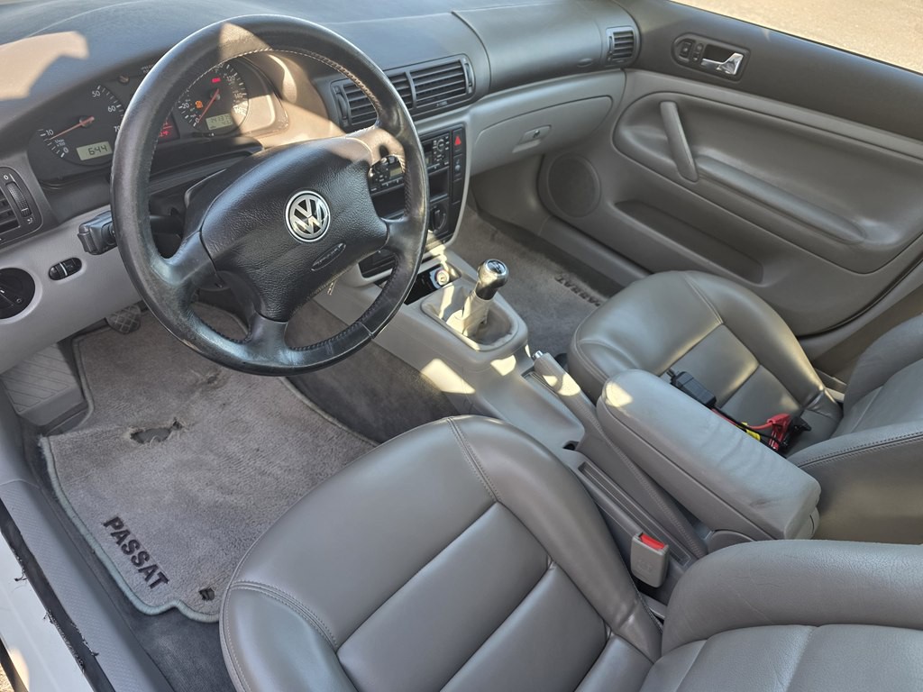 2000 Volkswagen Passat Image 5