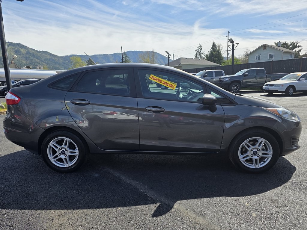 2017 Ford Fiesta Image 2