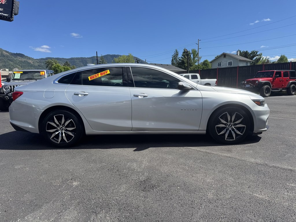 2016 Chevrolet Malibu Image 2